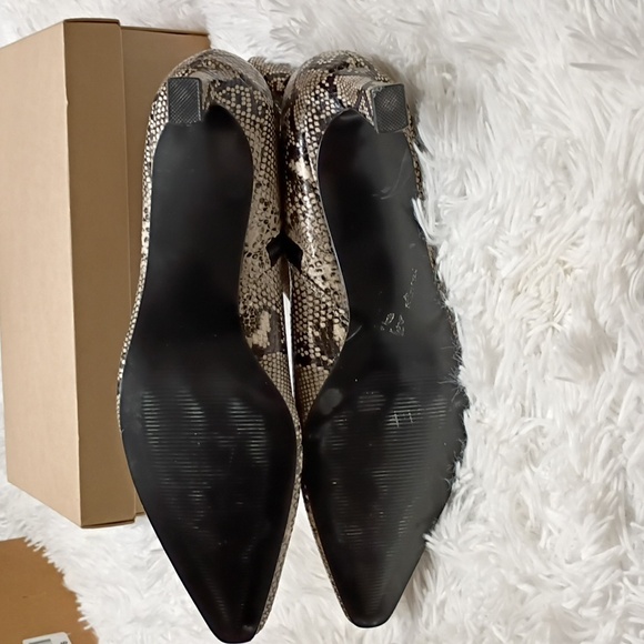 New Steve Madden Kapitol Python Print Ankle Booties Size 10M - Picture 9 of 12